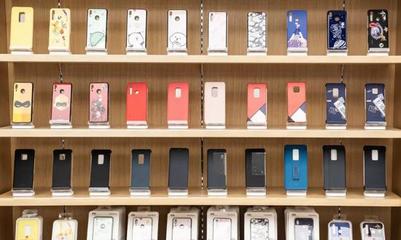 華為體驗店鋪設無限防盜器 店員無銷售業績壓力